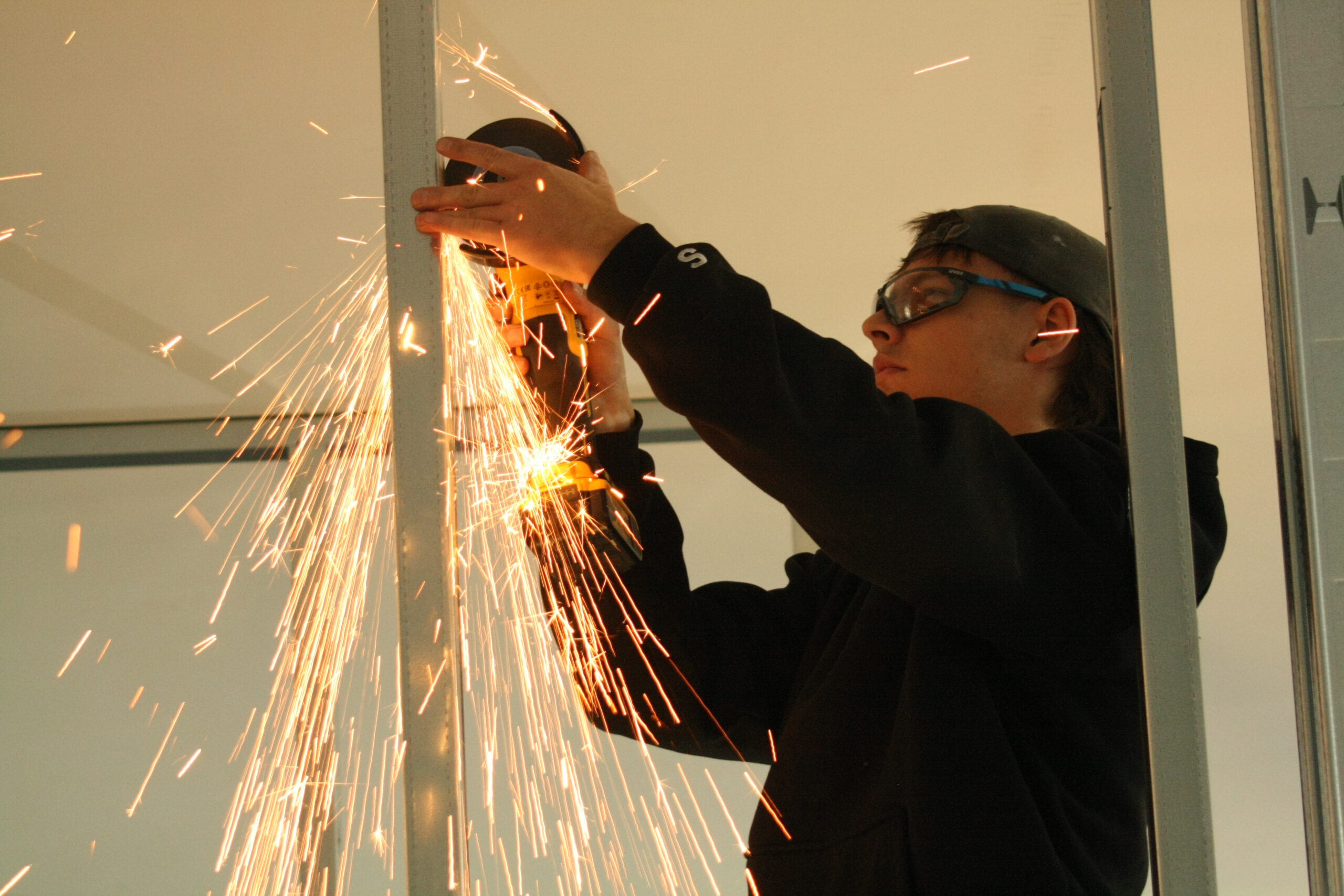 Servicefahrzeug und Ersatzteile
